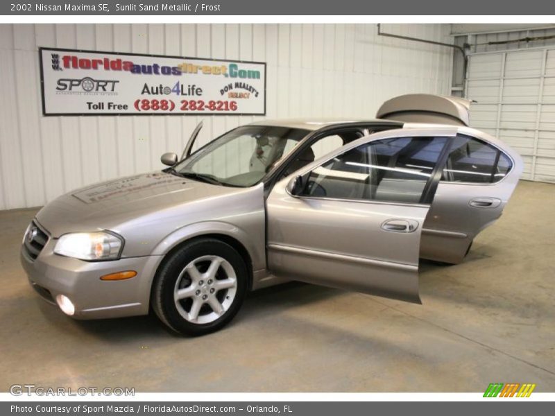 Sunlit Sand Metallic / Frost 2002 Nissan Maxima SE