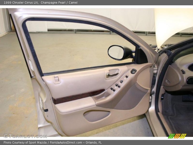 Champagne Pearl / Camel 1999 Chrysler Cirrus LXi