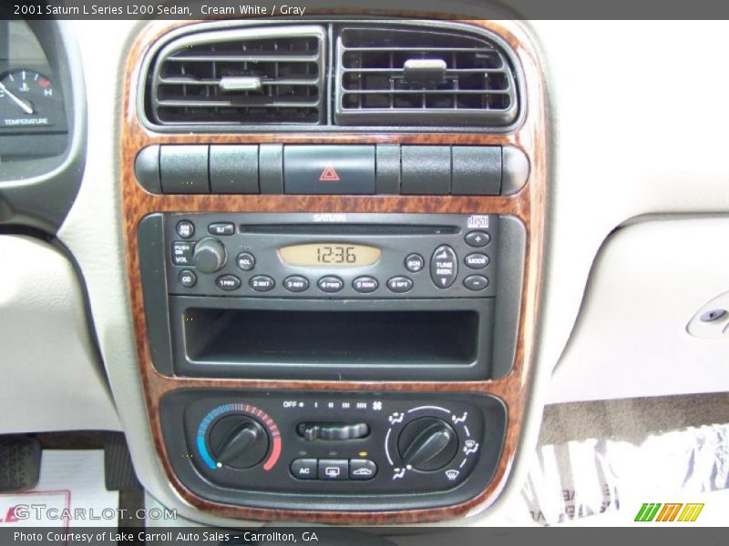 Cream White / Gray 2001 Saturn L Series L200 Sedan