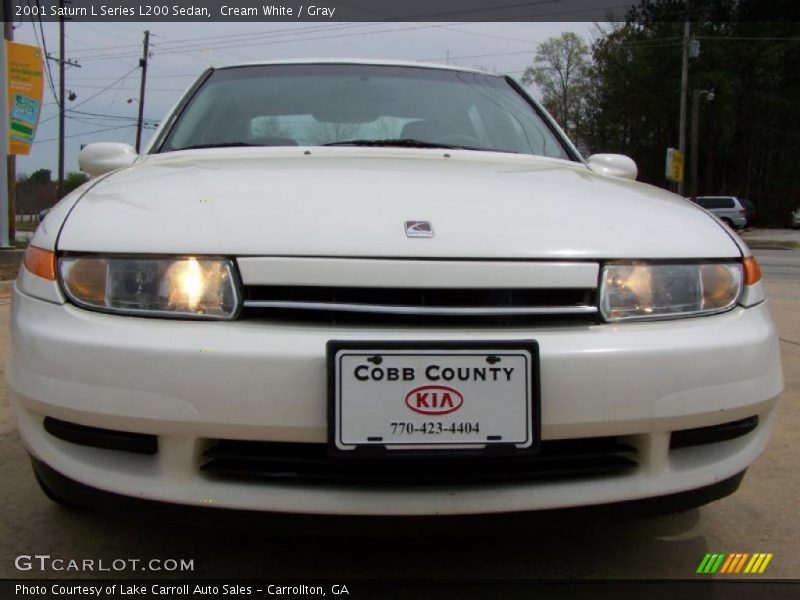 Cream White / Gray 2001 Saturn L Series L200 Sedan