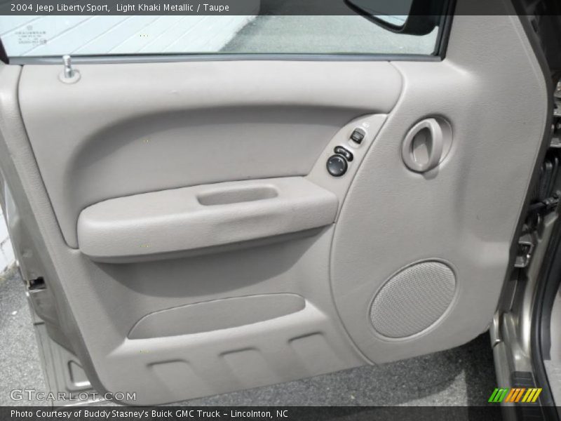 Light Khaki Metallic / Taupe 2004 Jeep Liberty Sport