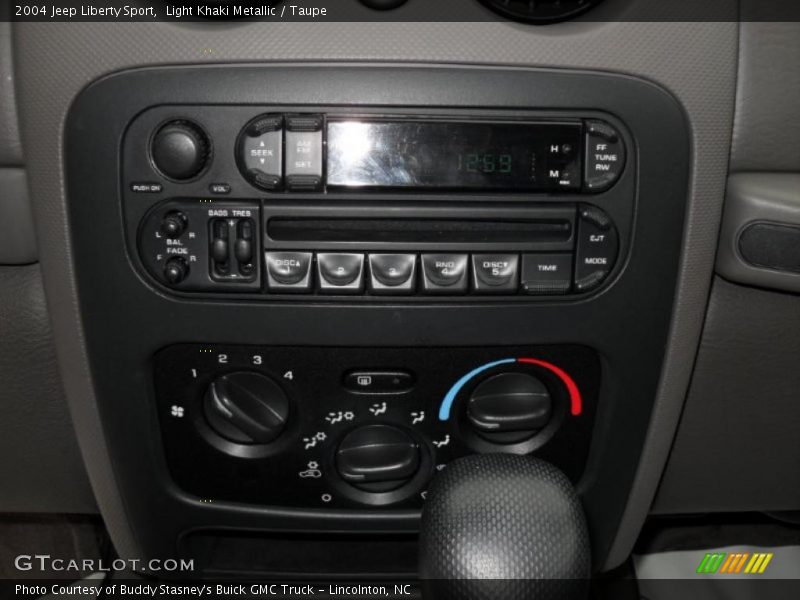 Light Khaki Metallic / Taupe 2004 Jeep Liberty Sport
