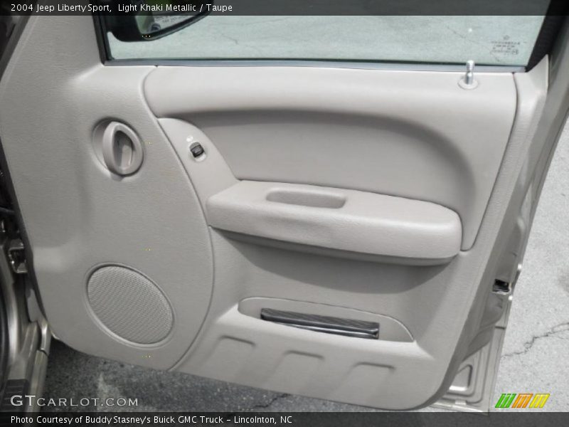 Light Khaki Metallic / Taupe 2004 Jeep Liberty Sport