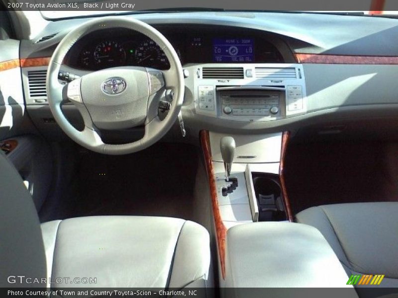 Black / Light Gray 2007 Toyota Avalon XLS