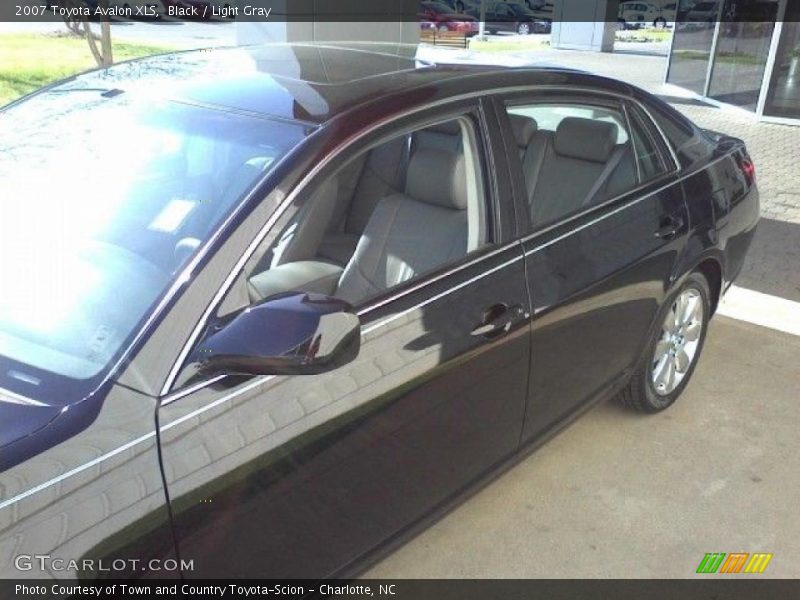 Black / Light Gray 2007 Toyota Avalon XLS