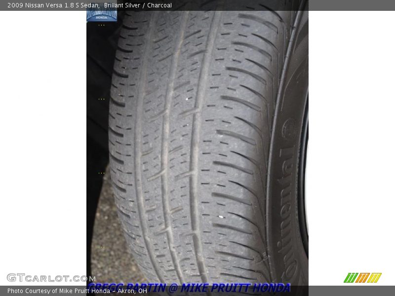 Brillant Silver / Charcoal 2009 Nissan Versa 1.8 S Sedan