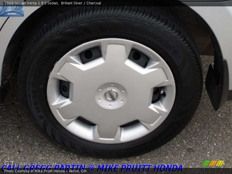 Brillant Silver / Charcoal 2009 Nissan Versa 1.8 S Sedan