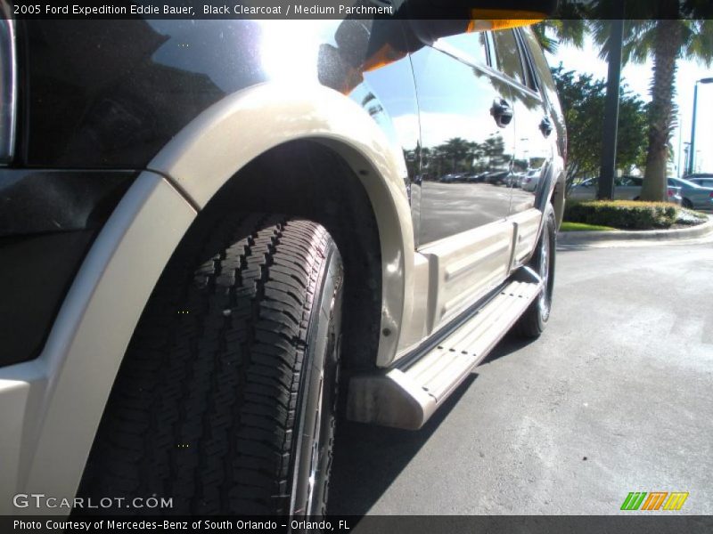 Black Clearcoat / Medium Parchment 2005 Ford Expedition Eddie Bauer