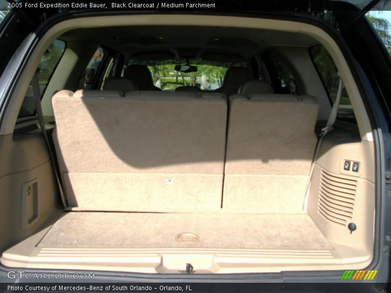 Black Clearcoat / Medium Parchment 2005 Ford Expedition Eddie Bauer