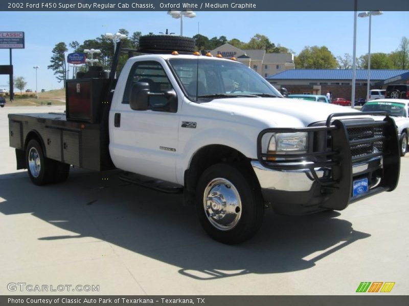 Oxford White / Medium Graphite 2002 Ford F450 Super Duty Regular Cab Chassis