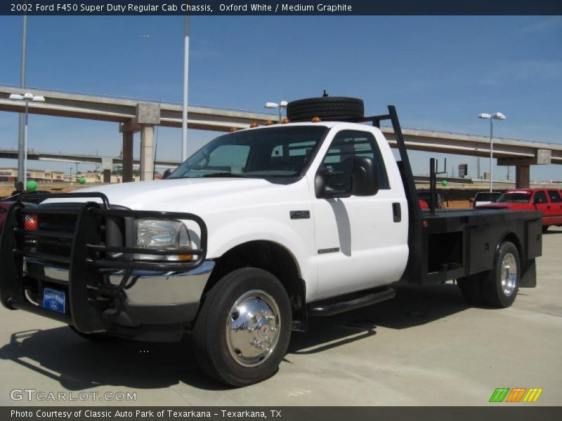 Oxford White / Medium Graphite 2002 Ford F450 Super Duty Regular Cab Chassis