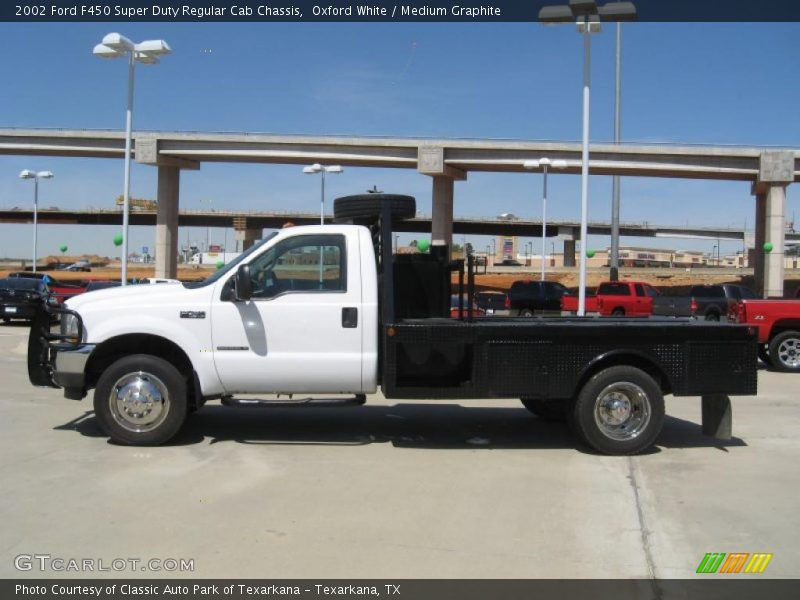 Oxford White / Medium Graphite 2002 Ford F450 Super Duty Regular Cab Chassis