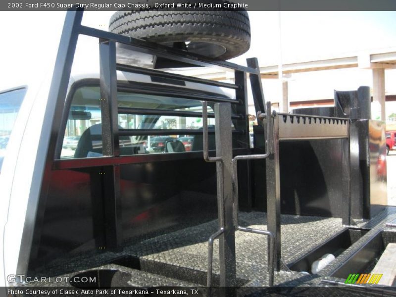 Oxford White / Medium Graphite 2002 Ford F450 Super Duty Regular Cab Chassis