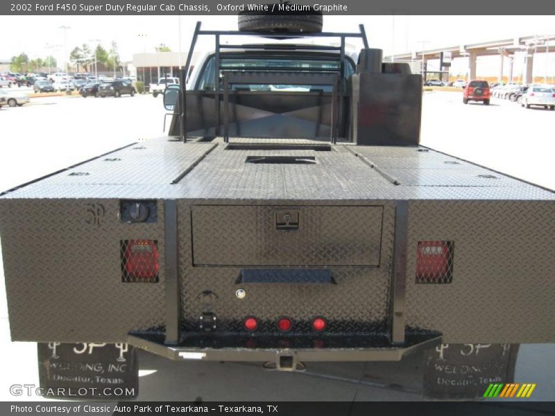 Oxford White / Medium Graphite 2002 Ford F450 Super Duty Regular Cab Chassis