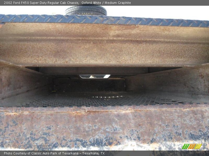 Oxford White / Medium Graphite 2002 Ford F450 Super Duty Regular Cab Chassis