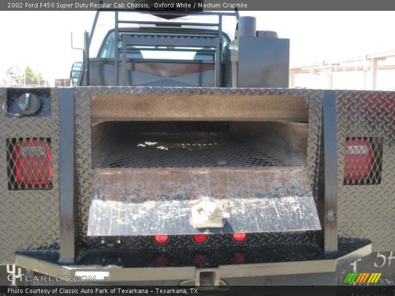 Oxford White / Medium Graphite 2002 Ford F450 Super Duty Regular Cab Chassis
