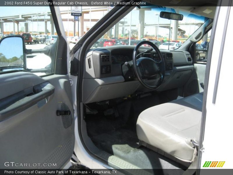 Oxford White / Medium Graphite 2002 Ford F450 Super Duty Regular Cab Chassis