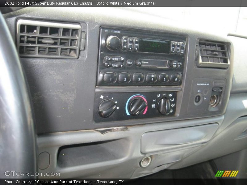 Oxford White / Medium Graphite 2002 Ford F450 Super Duty Regular Cab Chassis