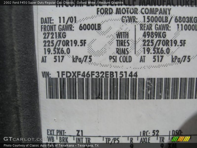 Oxford White / Medium Graphite 2002 Ford F450 Super Duty Regular Cab Chassis