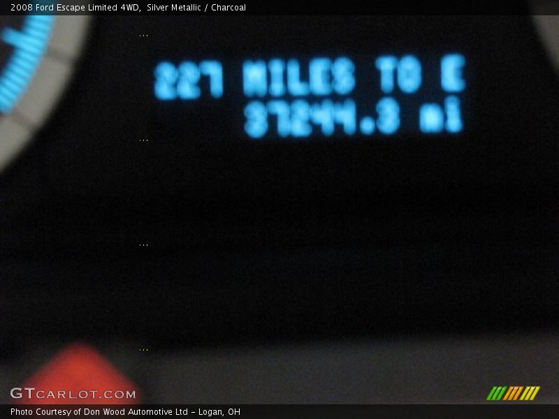 Silver Metallic / Charcoal 2008 Ford Escape Limited 4WD