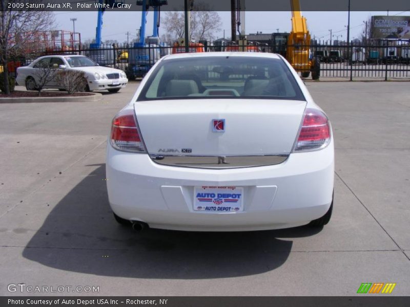 Polar White / Gray 2009 Saturn Aura XR