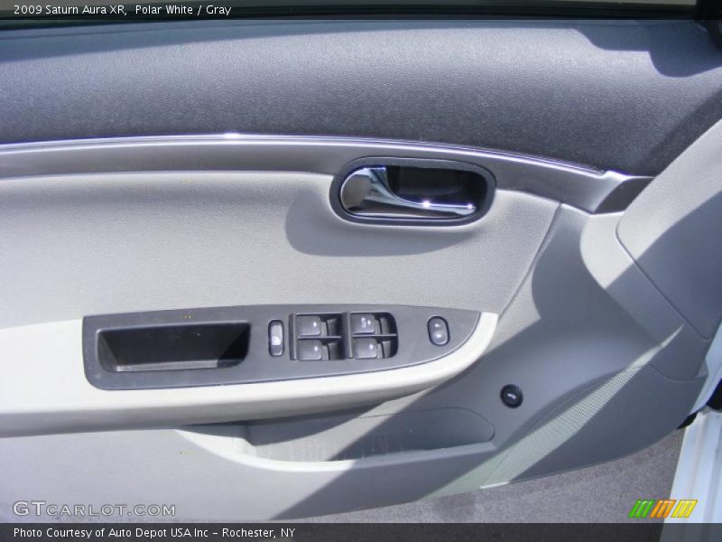 Polar White / Gray 2009 Saturn Aura XR