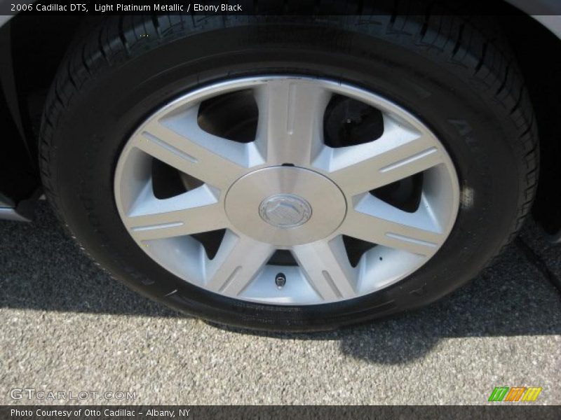 Light Platinum Metallic / Ebony Black 2006 Cadillac DTS