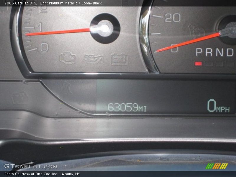 Light Platinum Metallic / Ebony Black 2006 Cadillac DTS
