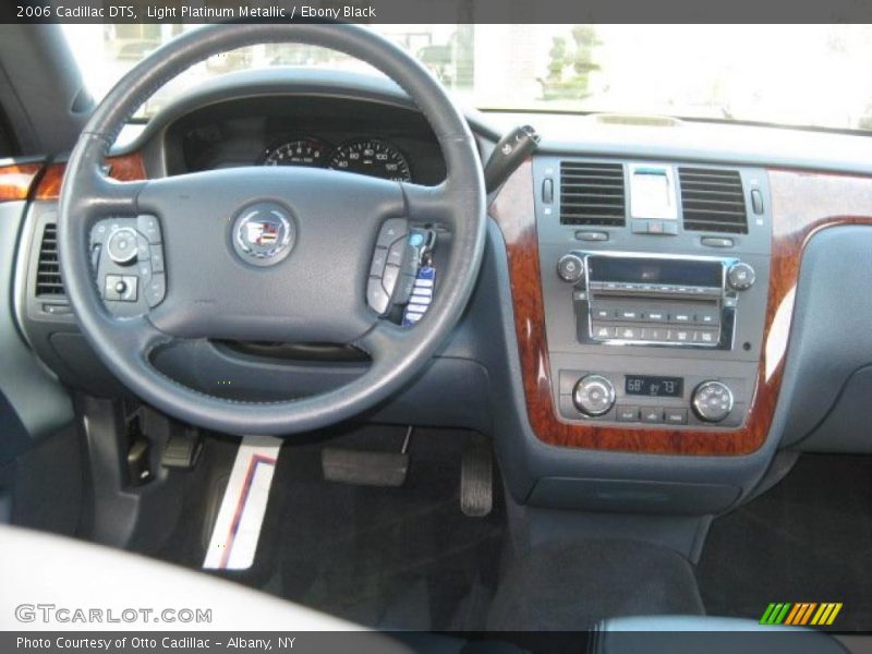 Light Platinum Metallic / Ebony Black 2006 Cadillac DTS
