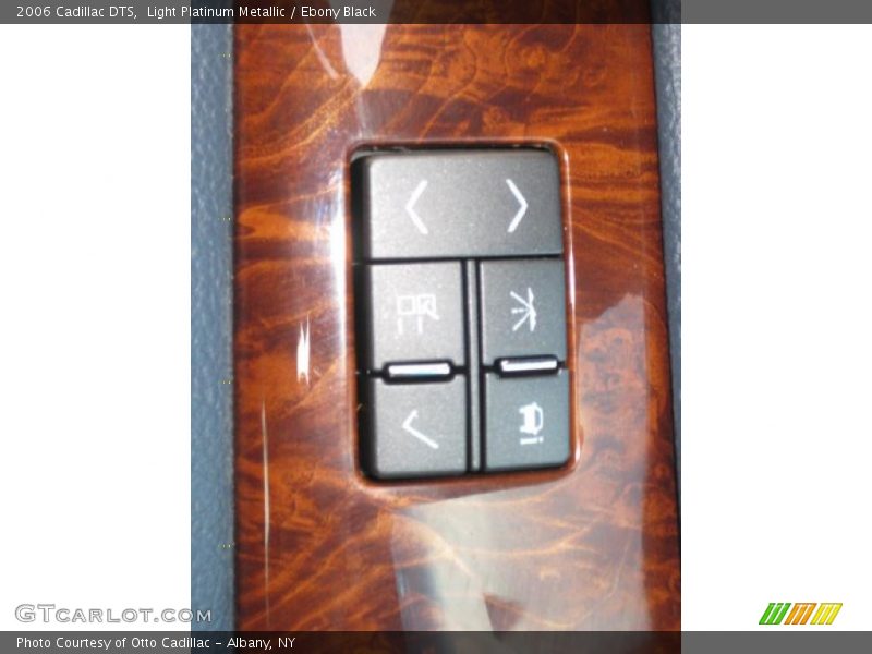 Light Platinum Metallic / Ebony Black 2006 Cadillac DTS