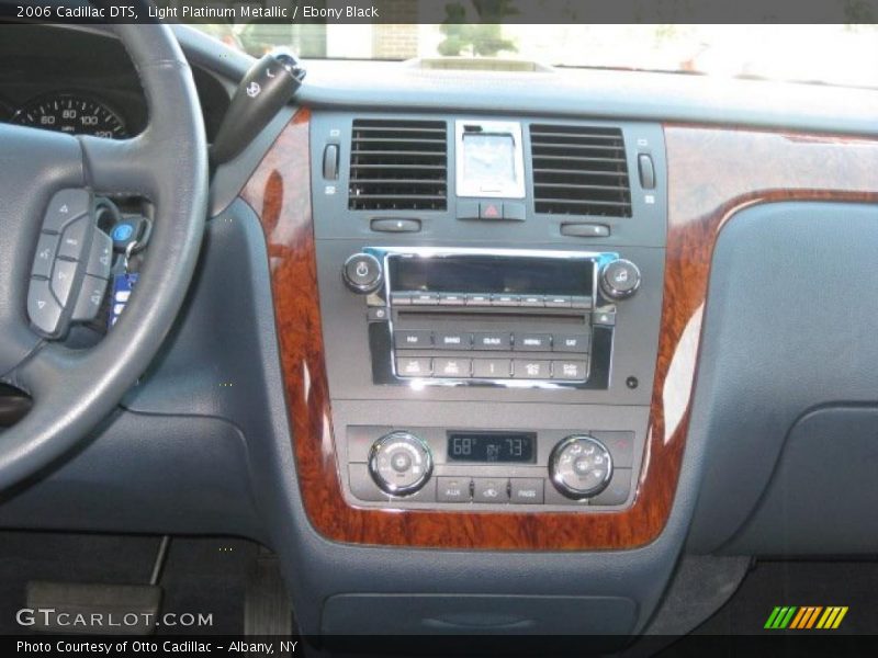 Light Platinum Metallic / Ebony Black 2006 Cadillac DTS