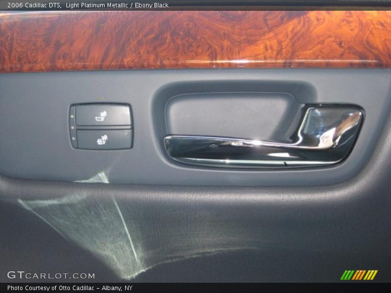 Light Platinum Metallic / Ebony Black 2006 Cadillac DTS