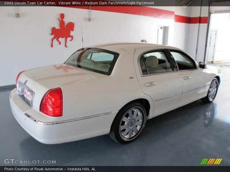 Vibrant White / Medium Dark Parchment/Light Parchment 2003 Lincoln Town Car Cartier