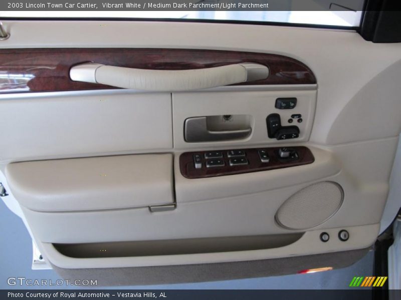 Vibrant White / Medium Dark Parchment/Light Parchment 2003 Lincoln Town Car Cartier