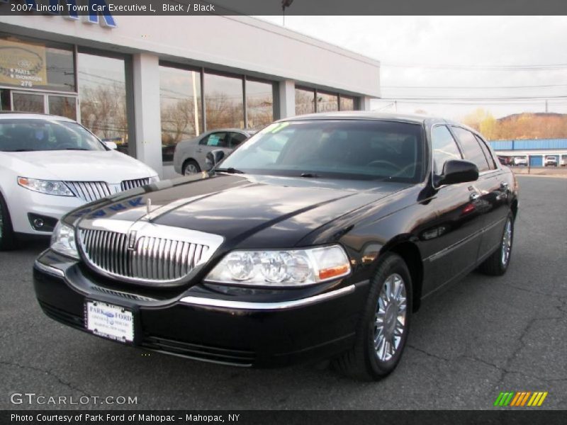 Black / Black 2007 Lincoln Town Car Executive L