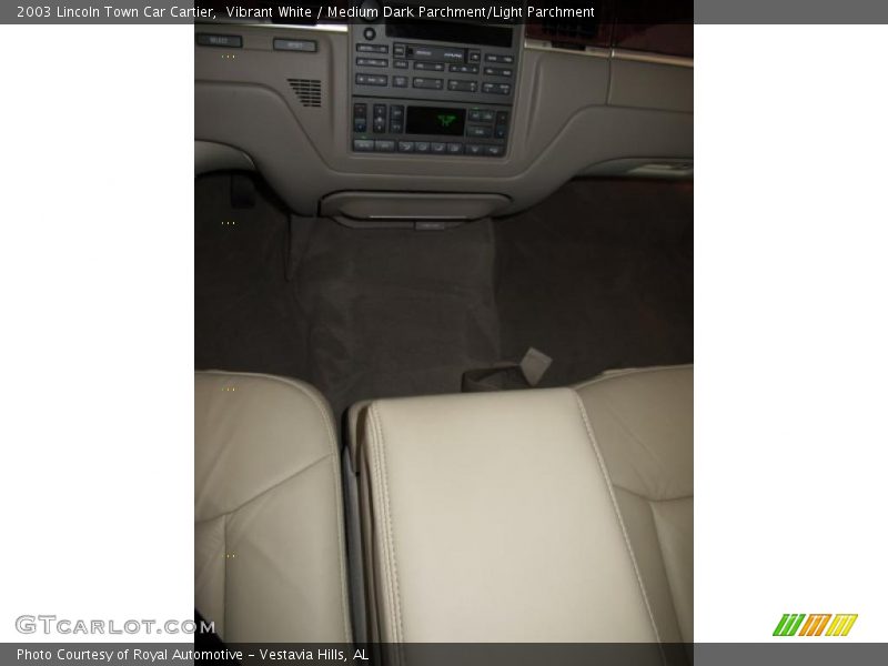 Vibrant White / Medium Dark Parchment/Light Parchment 2003 Lincoln Town Car Cartier