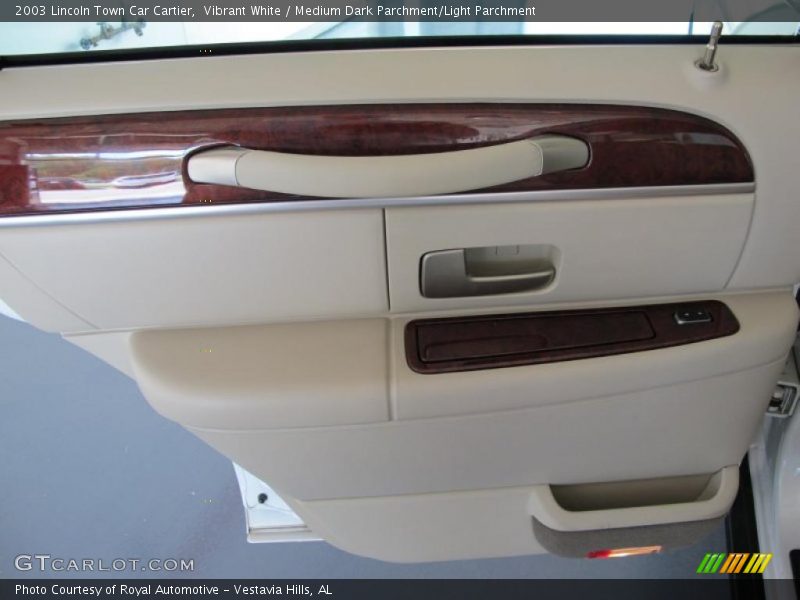 Vibrant White / Medium Dark Parchment/Light Parchment 2003 Lincoln Town Car Cartier
