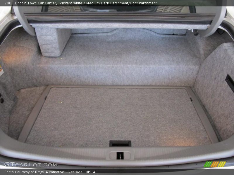 Vibrant White / Medium Dark Parchment/Light Parchment 2003 Lincoln Town Car Cartier