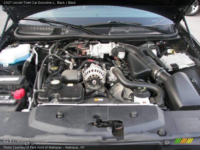 Black / Black 2007 Lincoln Town Car Executive L