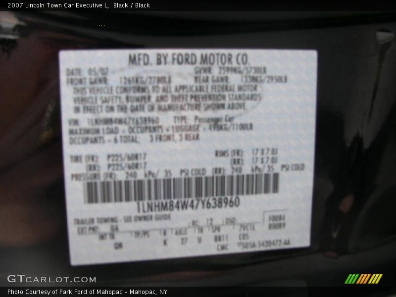 Black / Black 2007 Lincoln Town Car Executive L