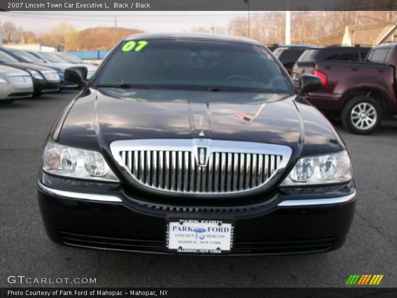 Black / Black 2007 Lincoln Town Car Executive L