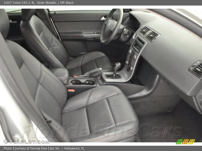 Silver Metallic / Off-Black 2007 Volvo S40 2.4i