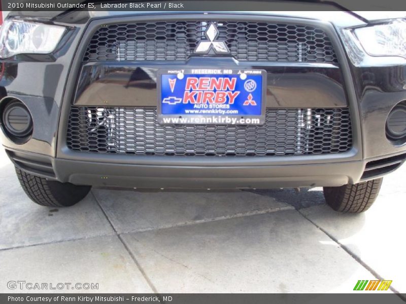 Labrador Black Pearl / Black 2010 Mitsubishi Outlander ES