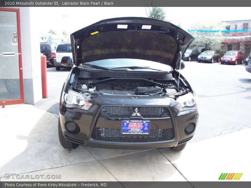 Labrador Black Pearl / Black 2010 Mitsubishi Outlander ES