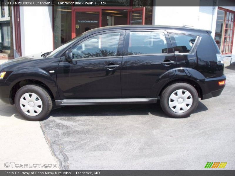 Labrador Black Pearl / Black 2010 Mitsubishi Outlander ES