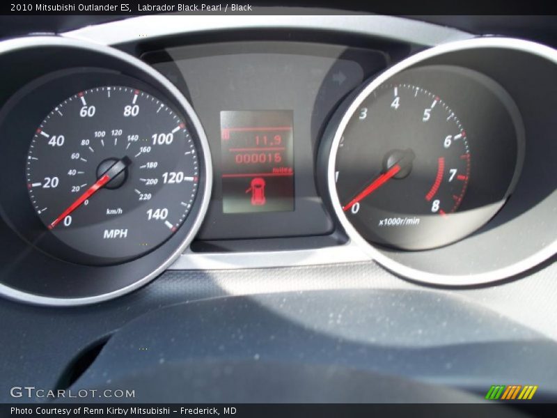 Labrador Black Pearl / Black 2010 Mitsubishi Outlander ES