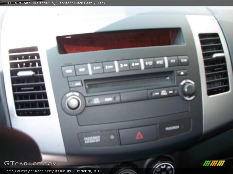 Labrador Black Pearl / Black 2010 Mitsubishi Outlander ES