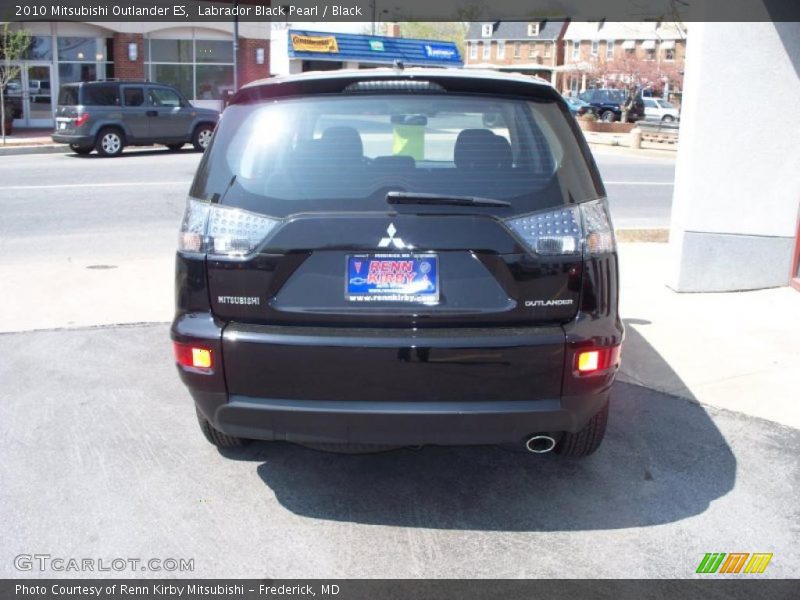 Labrador Black Pearl / Black 2010 Mitsubishi Outlander ES