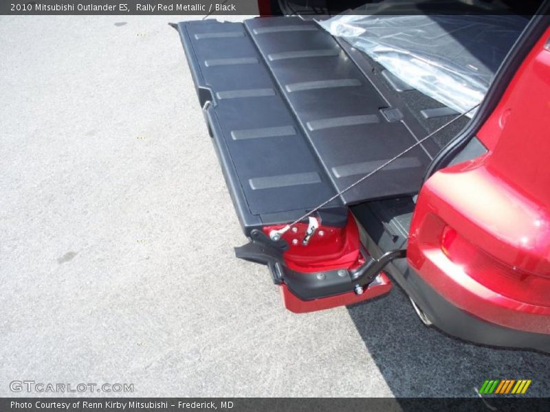Rally Red Metallic / Black 2010 Mitsubishi Outlander ES