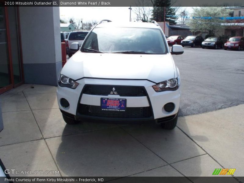 Diamond White Pearl / Black 2010 Mitsubishi Outlander ES